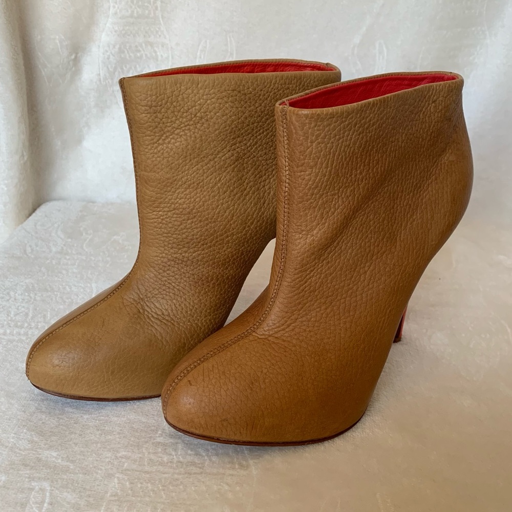 BCBGMAXAZRIA All Leather Ankle heeled boots size 6.5 or 36.5